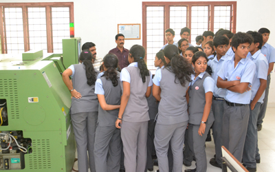 School students visit – demonstrating CNC working
